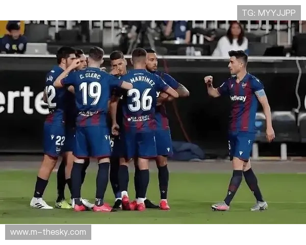 巴列卡诺主场草坪因雨瘫痪，比赛被迫延期