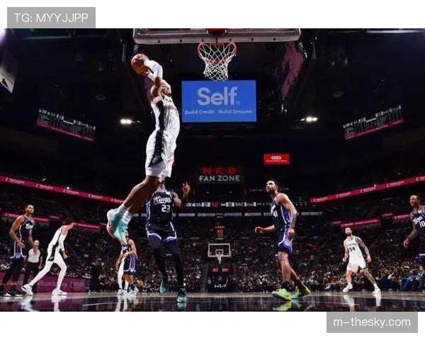 半场战报:黄蜂与马刺对轰,半场合计快攻得分达到48分