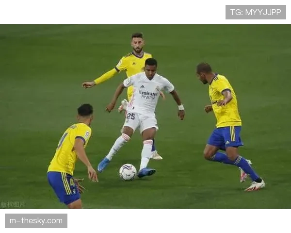 实时：格鲁伊奇两黄变一红被罚下，马竞少一人作战